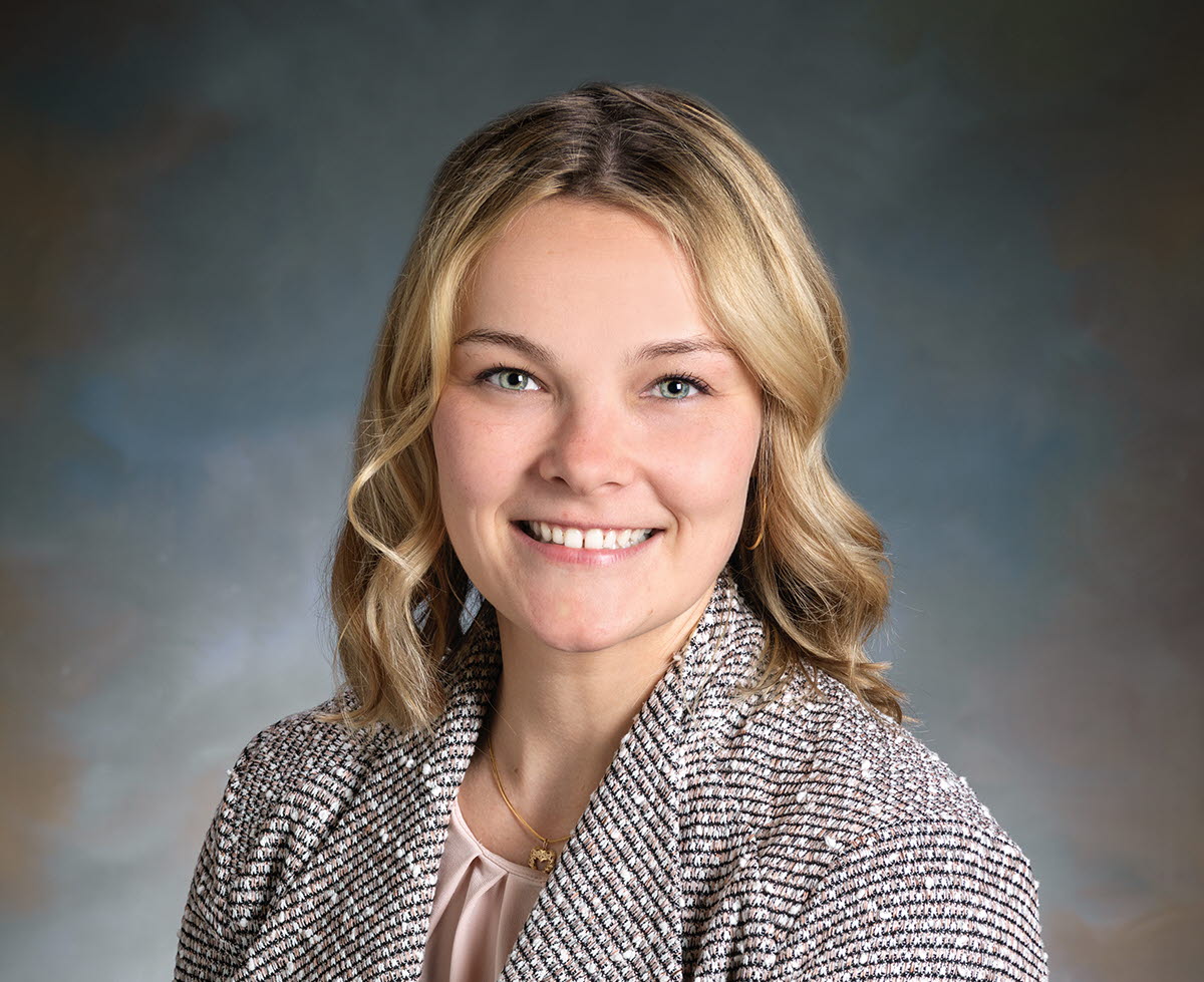Caitlin Radlein Headshot